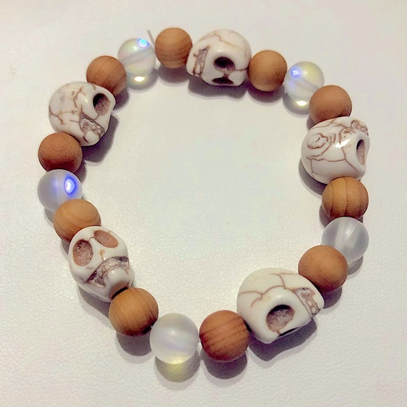 💀Handmade Skull bracelet with Aurora glass & wooden Sandalwood beads - Picture 3 of 8
